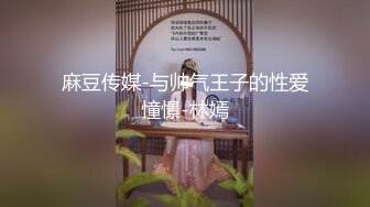 【新片速遞】这骚男的周末过的很性福啊让人羡慕嫉妒恨 女友和闺蜜三人坐沙发上不时抠逼揉奶，最后啪啪双飞娇吟销魂【水印】[2.27G/MP4/40:05]