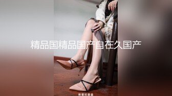 【新片速遞 】  商场女厕偷拍棒球帽皮靴美女⭐肥大突出的两片肉唇