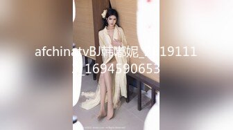 【精品】91小葵花约会条纹袜女大学生，一边游戏一边吃鸡