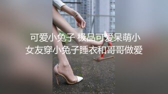 商场一路跟踪偷拍不穿内裤的黑丝美女好漂亮的鲍鱼