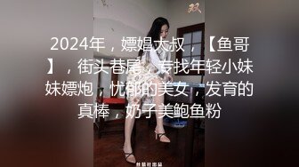 门缝偷窥 大奶子少妇光着大屁股溜达