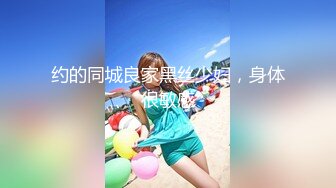 20岁活力美少女，掏出大奶子揉捏，圆润大肥臀脱下内裤，中指扣入粉穴高潮流出白浆