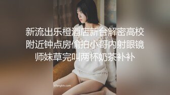 ⚫️⚫️爱撸铁身材一流约炮大神【模特】肉搏嗲声嗲气花痴露脸嫩妹，身材娇小丰满翘臀制服