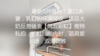 小嫂子跟大哥玩车震 被大哥在车里抱草后入激情推车奶子乱晃