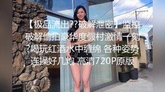 气质酒窝美女！姐妹花长得很像！双女一起大秀，大奶肥臀翘起扣穴，假屌互插，极度淫骚诱惑