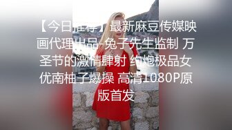 小马丶寻花斑点裙短裤外围嫩妹，腰细胸大蹲地特写口交，拉着手后入猛操晃动奶子，上位骑乘抽插猛操