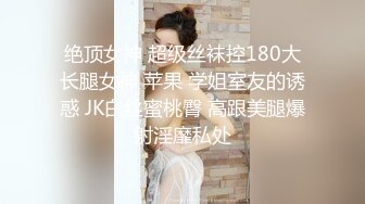 邪恶的房东暗藏摄像头偷拍身材不错的美女租客洗澡洗鲍鱼悠闲的玩手机