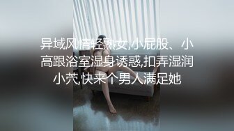 熟女姐姐的诱惑，全程露脸开档黑丝镜头前诱惑狼友，揉奶玩逼听指挥伸着舌头要舔鸡巴，道具抽插骚逼淫水多多