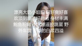 小诊所妇科检查，老医生在红衣美眉逼逼附近乱抠居然没有戴手套