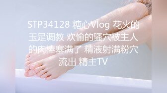   极品长腿尤物过膝长筒短袜 性感包臀裙女销售 趴床上翘起小屁屁迎接大肉棒进入