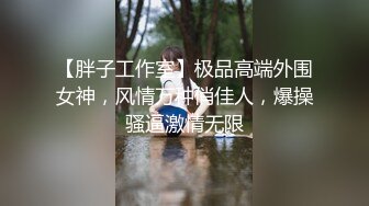 和新婚不久的老婆在客厅