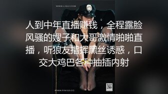 顶级粉嫩肥鲍美女小看似乖巧其实很骚 ，伸出舌头自摸贫乳 ，两根振动棒双管齐下 ，骑乘打桩被炮友操的啊啊叫