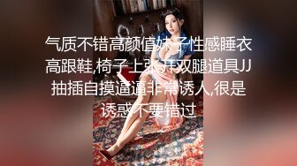  绿帽老公带着漂亮老婆参加淫乱的3P派对完美露脸