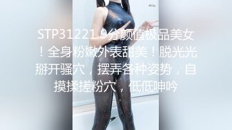  白皙眼镜御姐范妹子，女上位和头套男啪啪无套操逼，一线天粉嫩干净