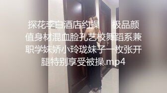 在喜欢美丽的女友房间里，原本想要初吻却被臭气熏天的垃圾房色狼深深地插入，被污染得一斑不剩。小花暖