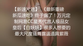  眼镜大奶少妇和纹身小哥双人啪啪 换上黑色网袜交骑乘