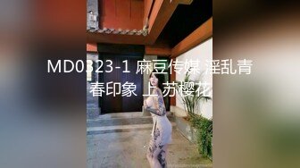 【新片速遞 】  大学女厕偷拍牛仔裤黑衣学妹的肥美鲍鱼