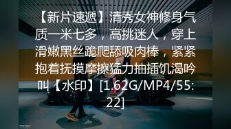 情趣连体黑丝性感美少妇非要在沙发上搞动作太多差点把小沙发晃塌