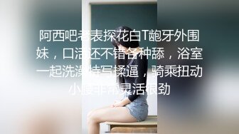 齐逼牛仔短裤黑丝骚女，舔屌足交一脸享受，脱下黑丝掰穴扣弄，操到高潮出水又干了好厉害