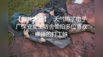 高顏值苗條美女主播給黃瓜帶上套插穴自慰 陰毛很多性慾肯定不會差