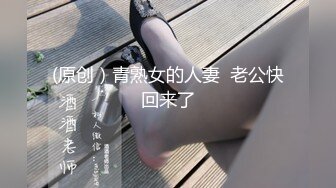 妹纸不听话被男友吊着用勺子打BB，哭着认错，然后放下来再狠狠操,咪咪很大很漂亮