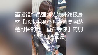 新来的黑丝露脸情趣人妻跟胖哥激情啪啪，亲着小嘴撸着鸡巴，口交足交主动上位抽插，让小哥压在身下爆草好骚