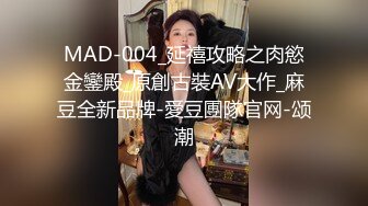  腰细胸大好身材妹子和炮友居家啪啪，上位骑乘打桩晃动奶子，后入撞击屁股操的一脸享受