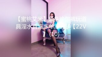 【新片速遞】  游乐场全景偷拍❤️之马桶不敢坐蹲着尿