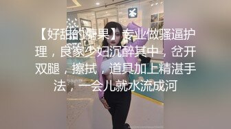  狂野的反差婊，女友带我去买衣服然后在试衣间给我口，吃鸡的饥渴样，像八百年没吃过鸡一样！