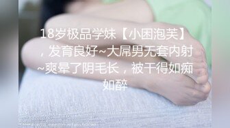  舔逼 看看人家男友这逼舔功夫 嘴舌头手指并用 把女友骚的不行 得好好学学