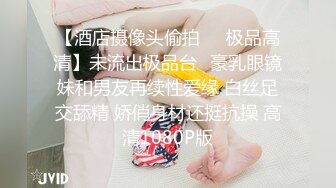 【济南高端会所探花】眼镜妹，清纯小萝莉，鸳鸯浴口交啪啪，娇小玲珑抱起来狂插征服感十足，劲爆佳作