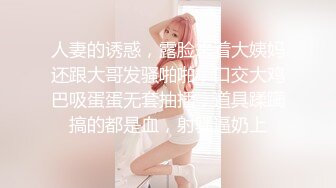 红唇妖艳女同很会玩大尺度双女秀，牛奶抹逼互舔粉穴，骑乘叠在一起假屌抽插，上下套弄假屌，手指抠入极其淫荡