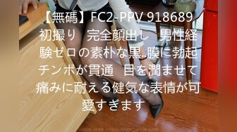 ❤️❤️情趣旗袍极品美女，黑白丝袜足交，大屌炮友深喉，扶着细腰干美臀，被操的笑嘻嘻，大力操浪叫