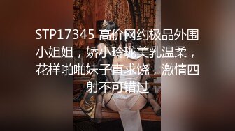 真实夫妻居家玩弄媳妇的逼逼给狼友看，掰开小穴展示无套插入媳妇的逼逼漏出骚奶子爆草抽插，嫂子差点露脸了