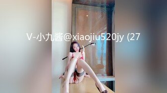  巨乳少女让小哥玩着奶头后入小屁股，激情上位真刺激自己揉大奶子