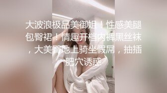 清纯眼镜学生妹妹被哥哥调教的还真臊,小哥还在睡觉,直接扒下内裤舔,硬了主动坐上动