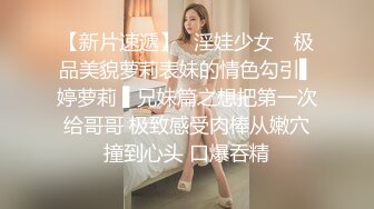 无水印11/3 大叔一边抠着丝袜媳妇的骚B一边看电视受不了了直接打一炮VIP1196