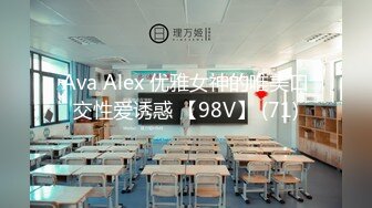 穿着香艳情趣服饰漂亮小姐姐躺在酒店床上，这荡漾风情挡不住掏出鸡巴就享受舔吸撸动抽送啪啪娇吟