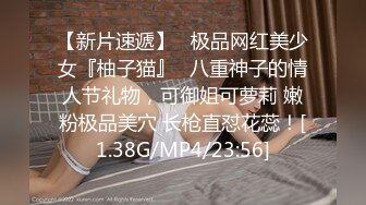 36D极品小女友，外表文静乖巧，寂寞自己玩道具，假屌猛捅，地板上骑乘位，实在受不了