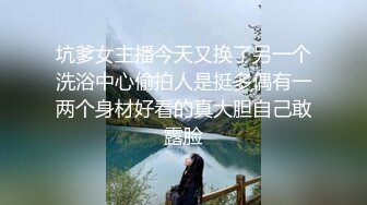 三个野性时尚人妖玩起3P大战吊带内衣性感诱惑前舔鸡巴后插入屁眼啪啪刺激