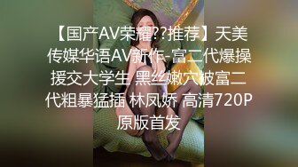 跟随偷窥跟小女友逛超市的眼镜JK美眉 搂搂抱抱好亲热 小屁屁小内内看光光