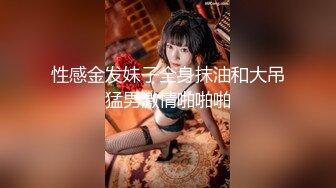 【新片速遞】  路边公厕全景偷拍出来散步的眼镜美女B毛修剪的很有型