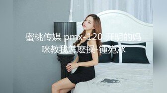 【骚妈带着两个女儿一起大秀直播】全程露脸好刺激黑丝情趣装诱惑吃奶舔逼AV棒自慰骚穴嫩的出水还没毛