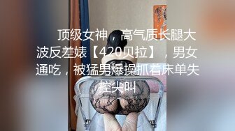 家庭偸拍，身材苗条小骚妇卧室日常换衣自慰，与两个男人床上玩3P关系很混乱