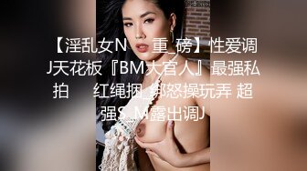 苗条贫乳美少妇，酒店里面被推倒无套啪啪后入操逼