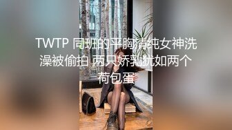 极品微胖小妹深夜放毒跟狼友互动撩骚，听指挥全裸自慰揉奶玩逼，浪叫呻吟不止，特写展示