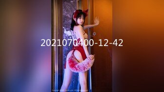 【新速片遞】 ⭐反差骚学妹⭐清纯活力少女〖ssrpeach〗刚健完身小骚穴就受不了了，跪在椅子上翘起小屁屁让大鸡巴后入