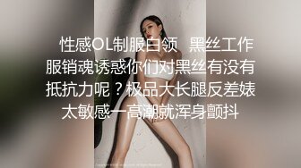  00后小姐妹在床上一起伺候小哥，交大鸡巴舔乳头，互相抚慰玩弄骚穴和奶子，让小哥床上床下各种抽插爆草