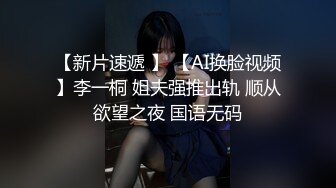  小骚逼露脸洗干净了伺候小哥哥诱惑狼友，舔鸡巴的样子好骚吸蛋蛋，深喉抽插