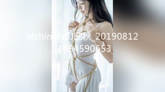 大奶快手美女主播,线下见榜壹大哥,和大哥V信果聊,大奶简直爱不释手5V